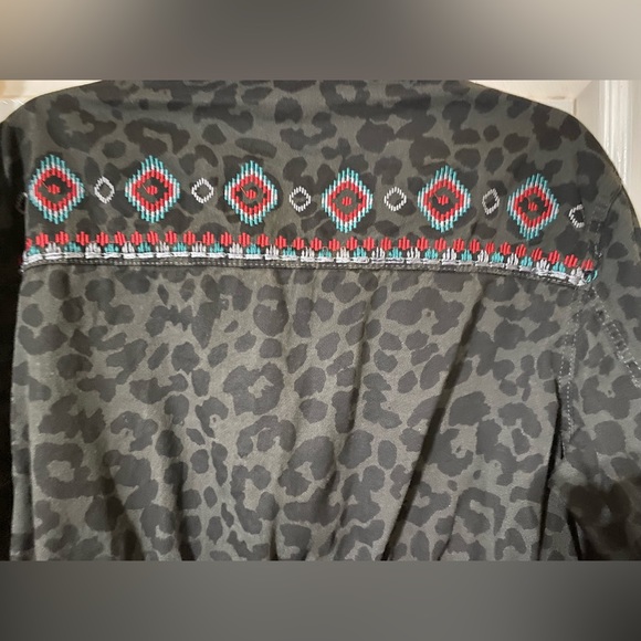 Layerz Clothing Western Aztec Dark Denim Cheetah Zippered Button Cinched Jacket - Picture 6 of 8